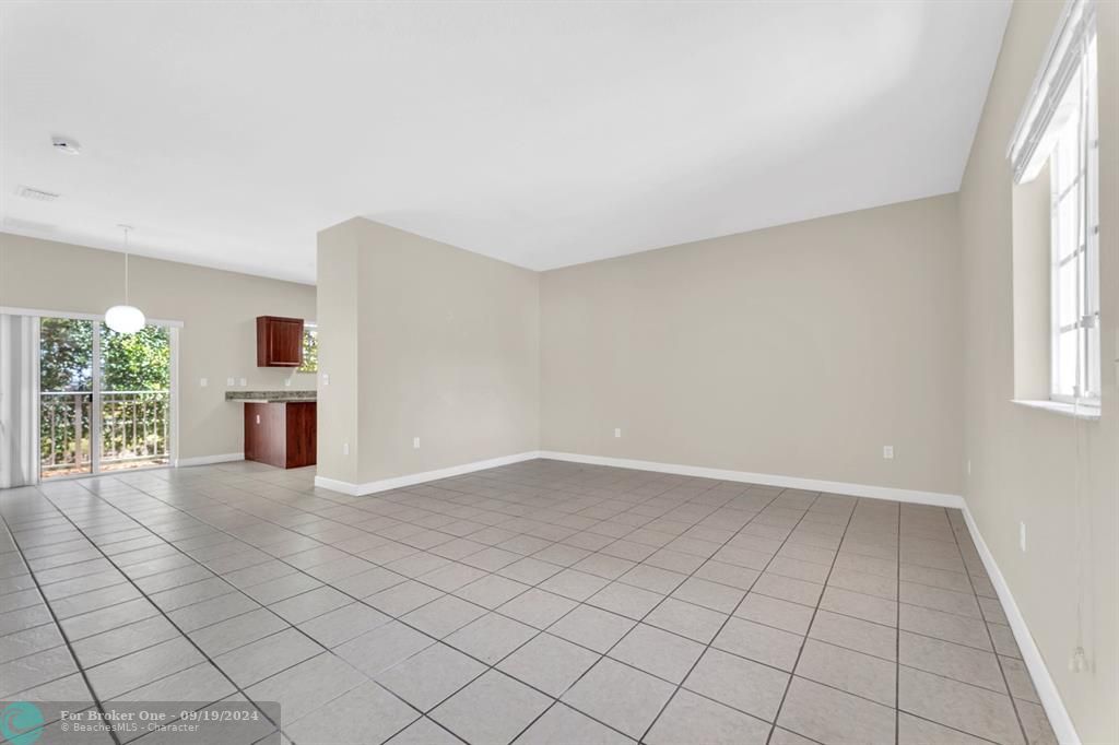 For Rent: $2,100 (2 beds, 2 baths, 1048 Square Feet)