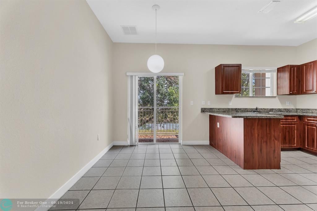 For Rent: $2,100 (2 beds, 2 baths, 1048 Square Feet)