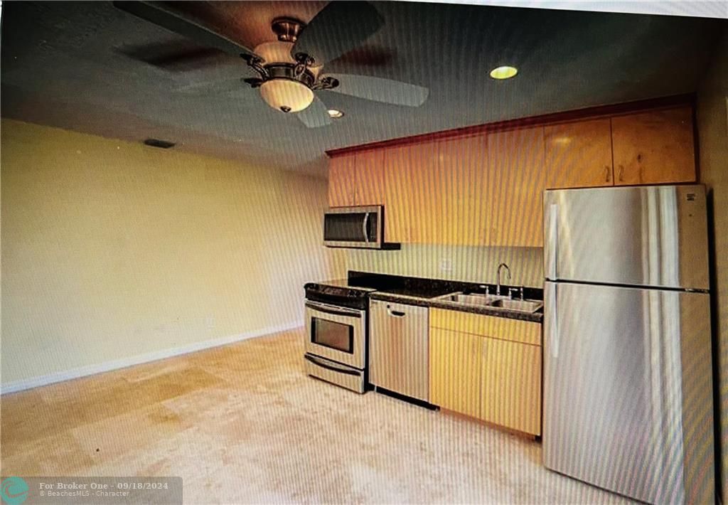 For Rent: $1,875 (1 beds, 1 baths, 455 Square Feet)