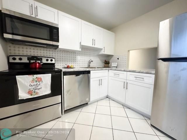 For Sale: $125,000 (1 beds, 1 baths, 760 Square Feet)