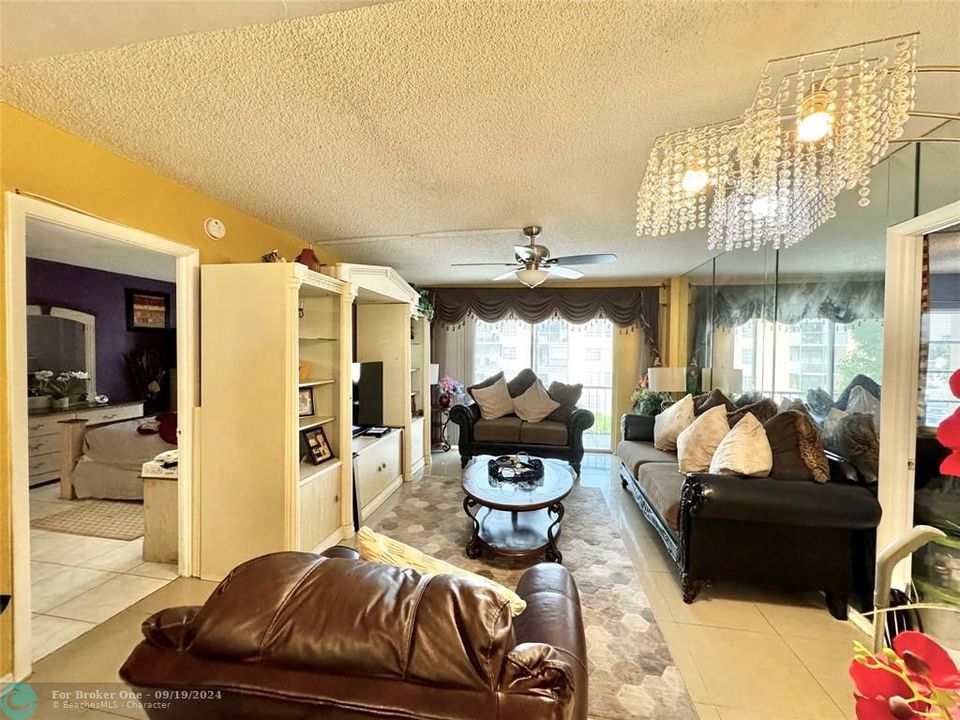 For Sale: $139,900 (2 beds, 2 baths, 972 Square Feet)