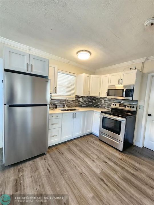 For Sale: $380,000 (2 beds, 1 baths, 608 Square Feet)