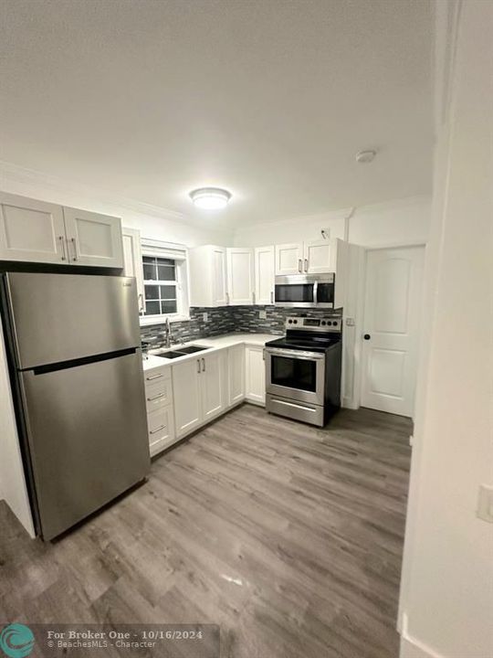 For Sale: $380,000 (2 beds, 1 baths, 608 Square Feet)