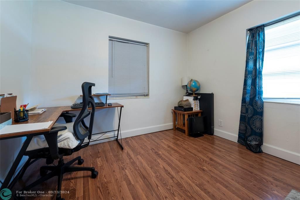 For Rent: $2,600 (2 beds, 1 baths, 808 Square Feet)