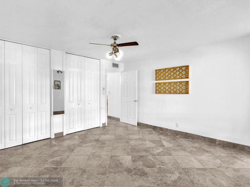 For Sale: $254,000 (1 beds, 1 baths, 900 Square Feet)