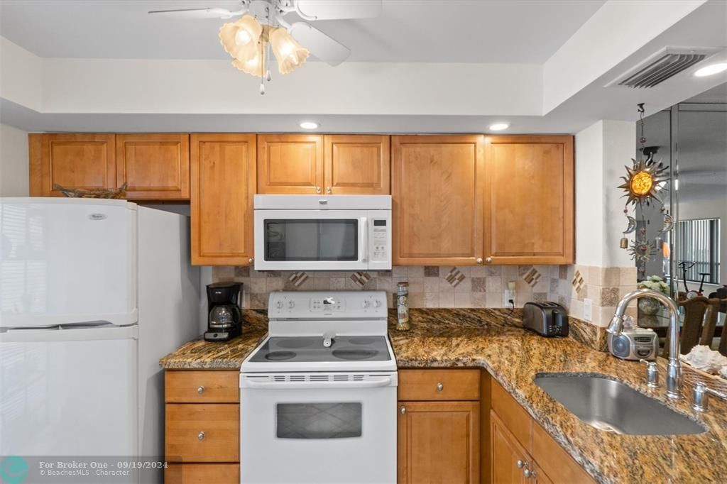 For Sale: $240,000 (1 beds, 2 baths, 1200 Square Feet)