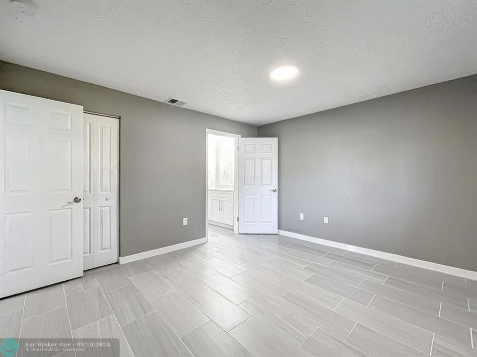 For Rent: $2,200 (2 beds, 2 baths, 998 Square Feet)