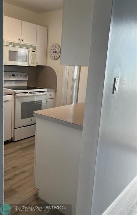 For Rent: $2,750 (2 beds, 2 baths, 975 Square Feet)