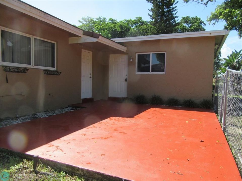 Active With Contract: $3,500 (3 beds, 2 baths, 1885 Square Feet)