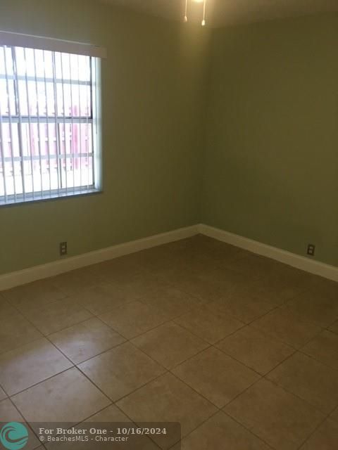 For Sale: $2,000 (2 beds, 1 baths, 2175 Square Feet)