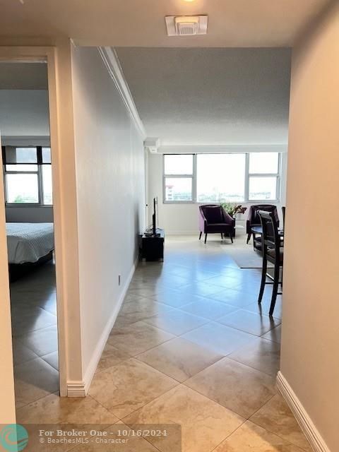 For Sale: $350,000 (1 beds, 1 baths, 738 Square Feet)