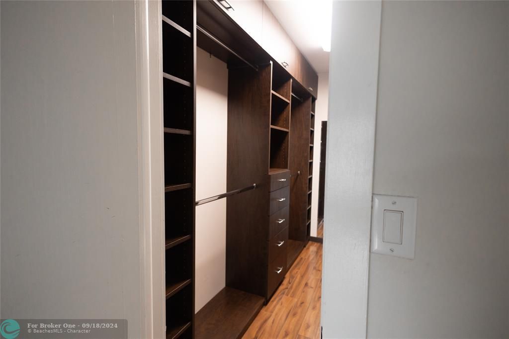 For Rent: $2,100 (2 beds, 2 baths, 1116 Square Feet)