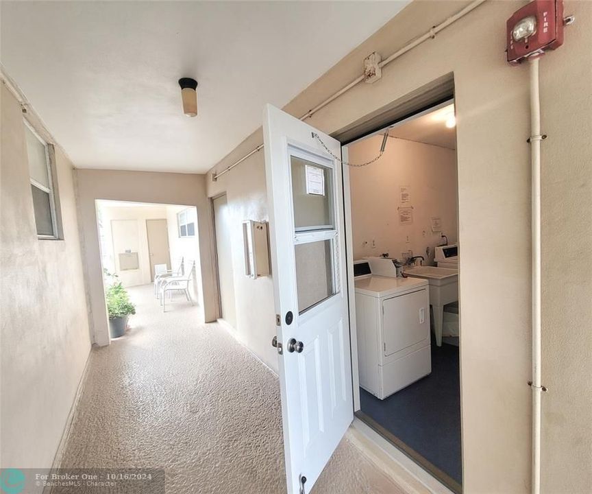 For Sale: $350,000 (2 beds, 1 baths, 1104 Square Feet)