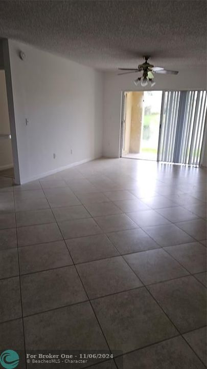 Active With Contract: $2,100 (2 beds, 2 baths, 1124 Square Feet)