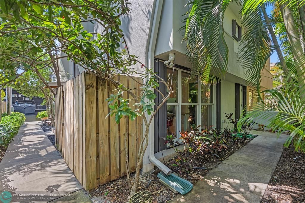 Active With Contract: $849,000 (2 beds, 2 baths, 1514 Square Feet)