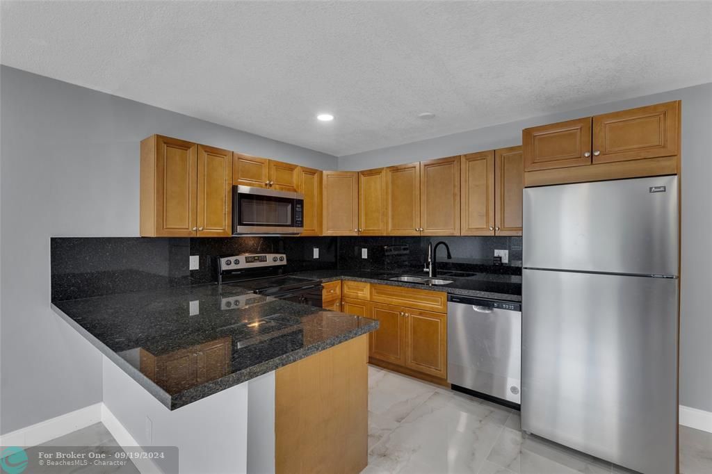 For Sale: $2,700 (3 beds, 1 baths, 1684 Square Feet)