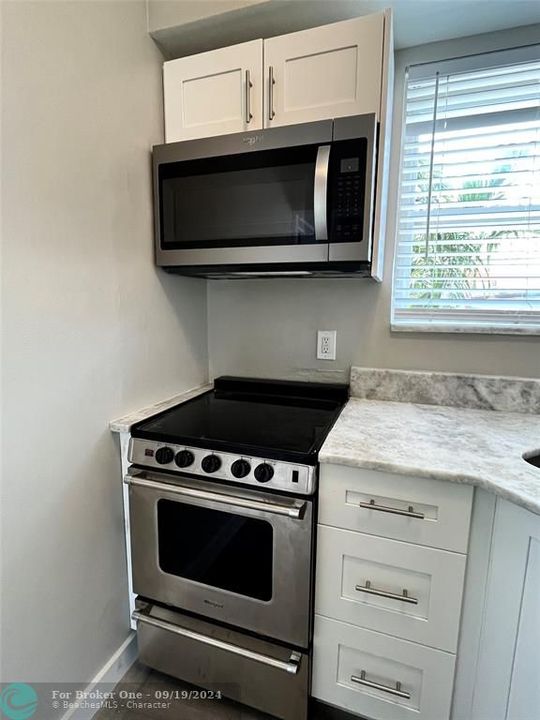 For Rent: $2,700 (2 beds, 2 baths, 980 Square Feet)