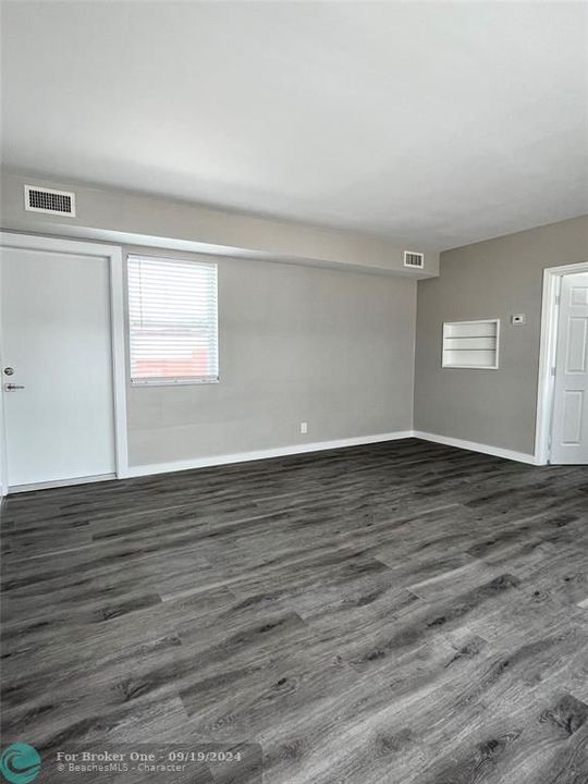 For Rent: $2,700 (2 beds, 2 baths, 980 Square Feet)