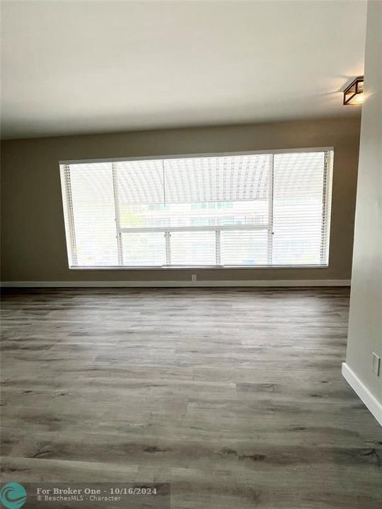 For Rent: $2,700 (2 beds, 2 baths, 980 Square Feet)