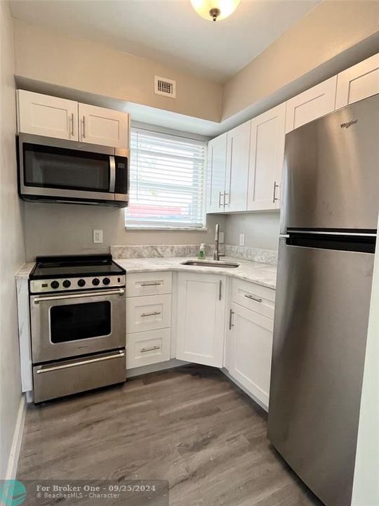 For Rent: $2,700 (2 beds, 2 baths, 980 Square Feet)