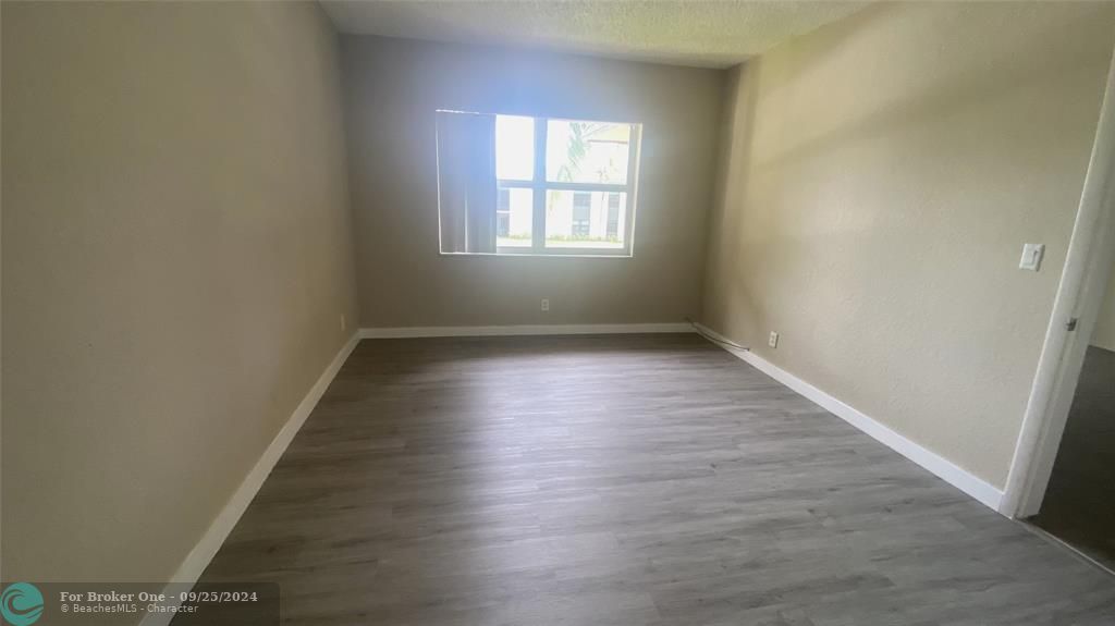 For Rent: $1,650 (1 beds, 1 baths, 710 Square Feet)