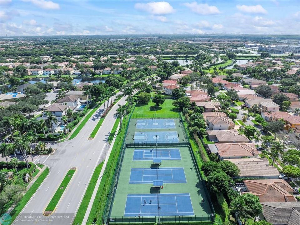 For Sale: $939,000 (4 beds, 3 baths, 3098 Square Feet)