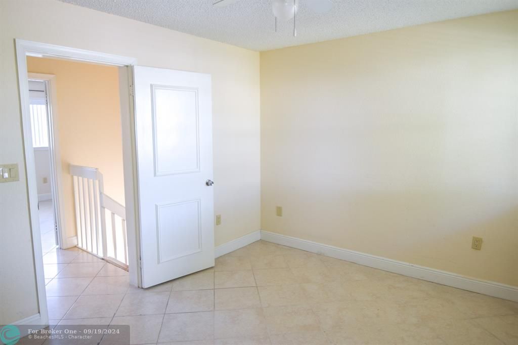 For Sale: $319,995 (2 beds, 1 baths, 1122 Square Feet)