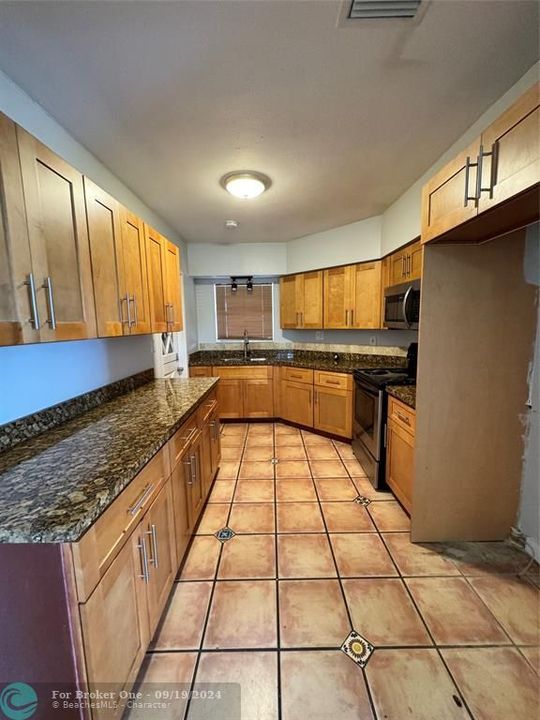 Active With Contract: $2,800 (3 beds, 2 baths, 1438 Square Feet)