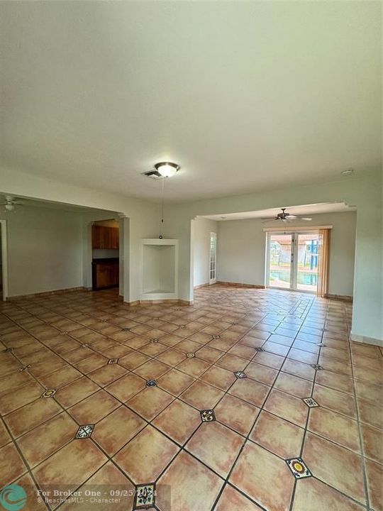 Active With Contract: $2,800 (3 beds, 2 baths, 1438 Square Feet)