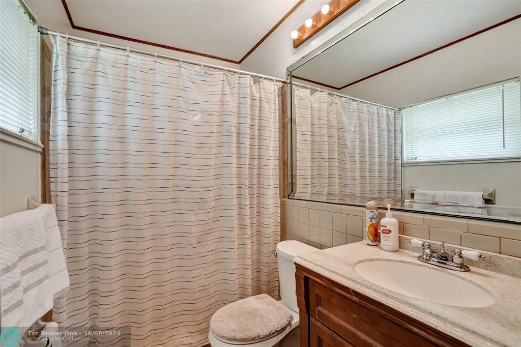 Active With Contract: $348,500 (2 beds, 2 baths, 1257 Square Feet)