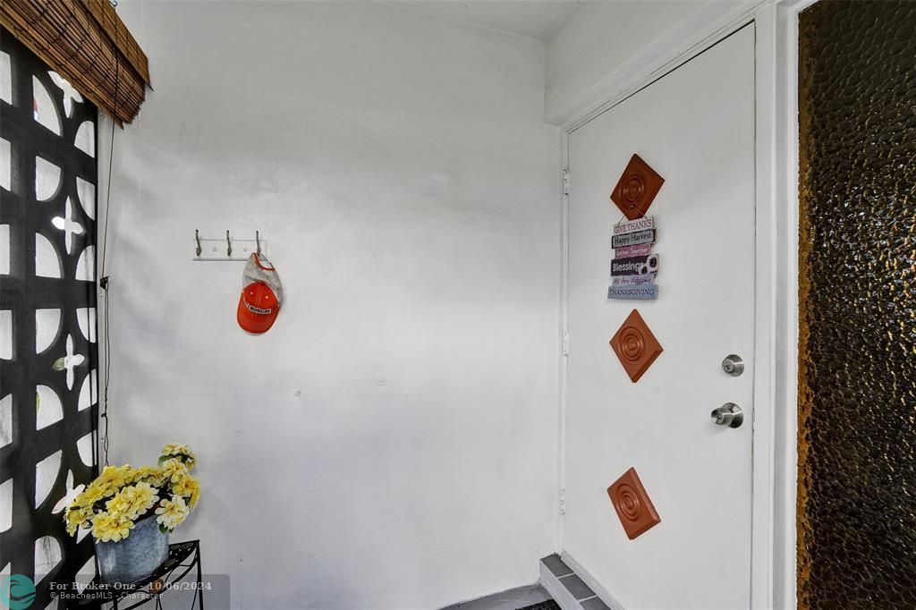 Active With Contract: $348,500 (2 beds, 2 baths, 1257 Square Feet)