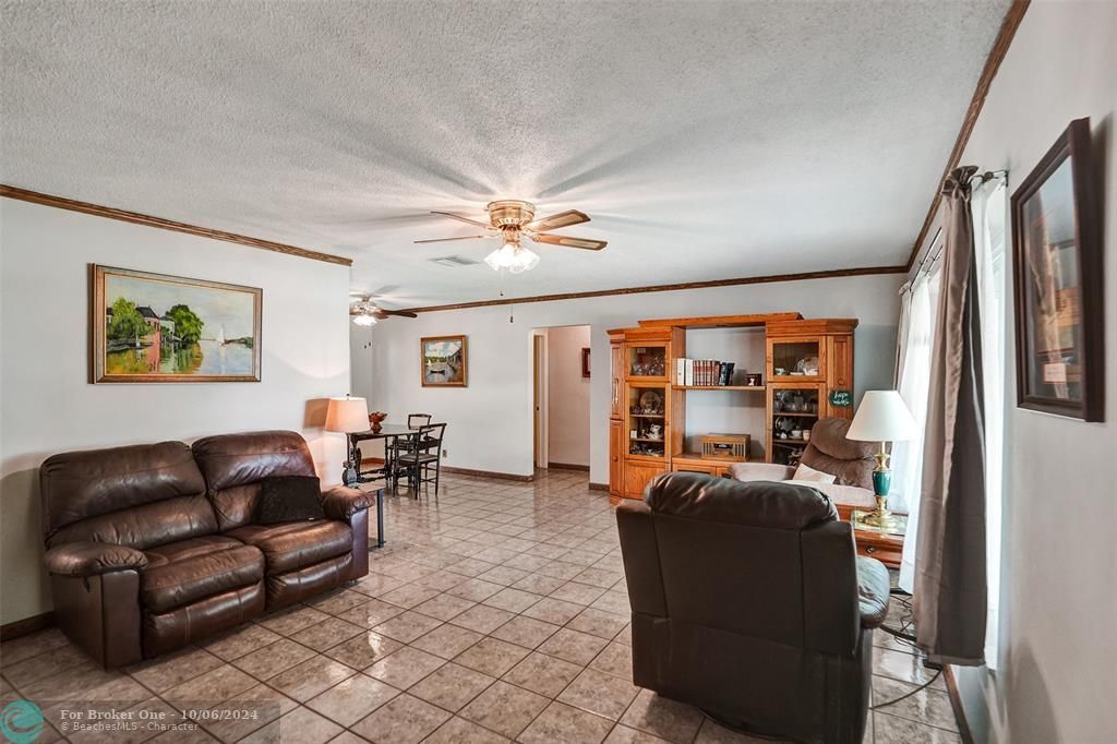 Active With Contract: $348,500 (2 beds, 2 baths, 1257 Square Feet)