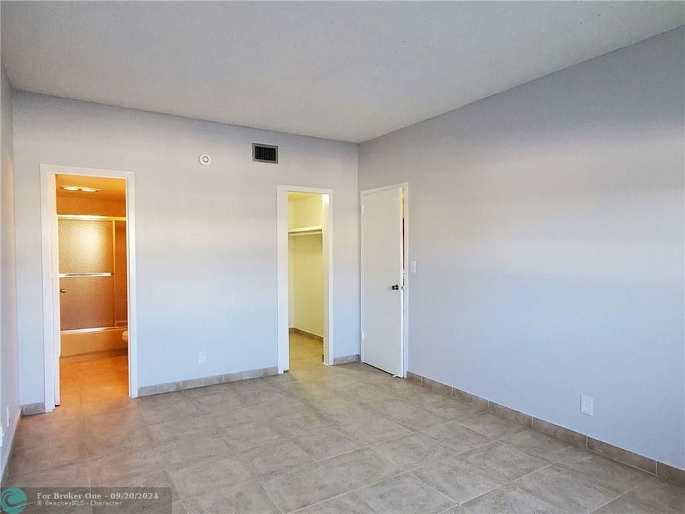 For Rent: $1,800 (1 beds, 1 baths, 670 Square Feet)