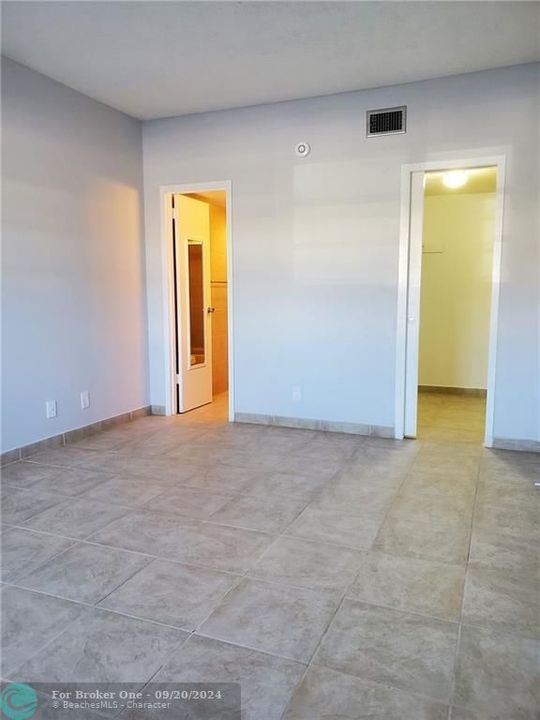 For Rent: $1,800 (1 beds, 1 baths, 670 Square Feet)