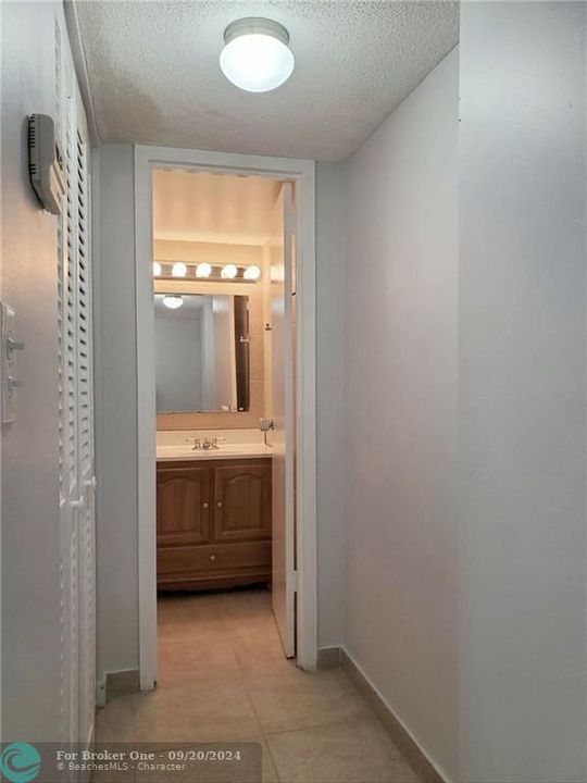 For Rent: $1,800 (1 beds, 1 baths, 670 Square Feet)