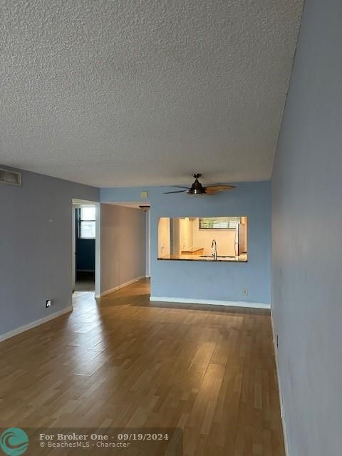 For Sale: $175,000 (2 beds, 2 baths, 920 Square Feet)