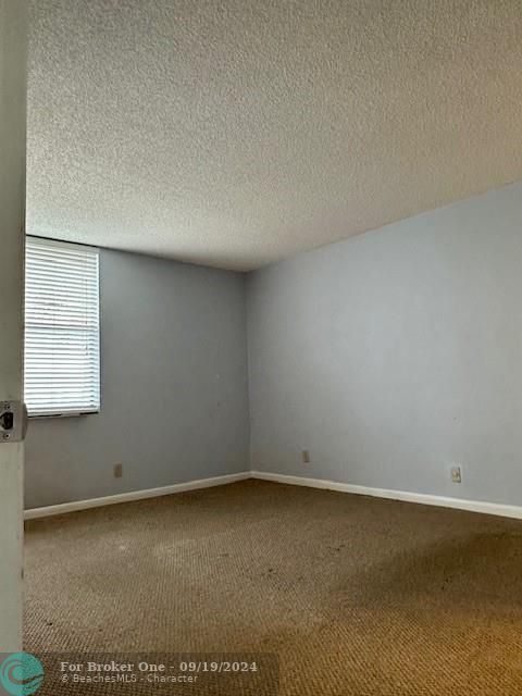 For Sale: $175,000 (2 beds, 2 baths, 920 Square Feet)