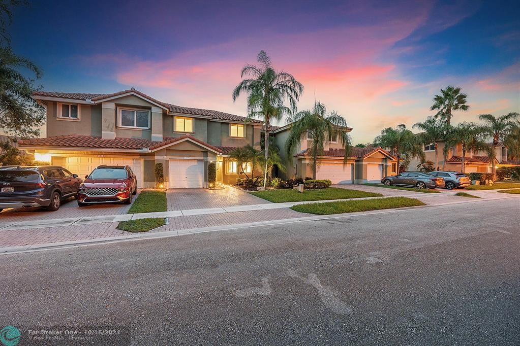 For Sale: $579,000 (3 beds, 2 baths, 1606 Square Feet)