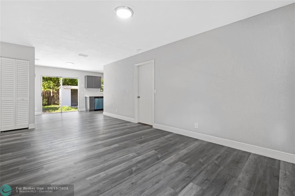 For Sale: $360,000 (3 beds, 2 baths, 1050 Square Feet)