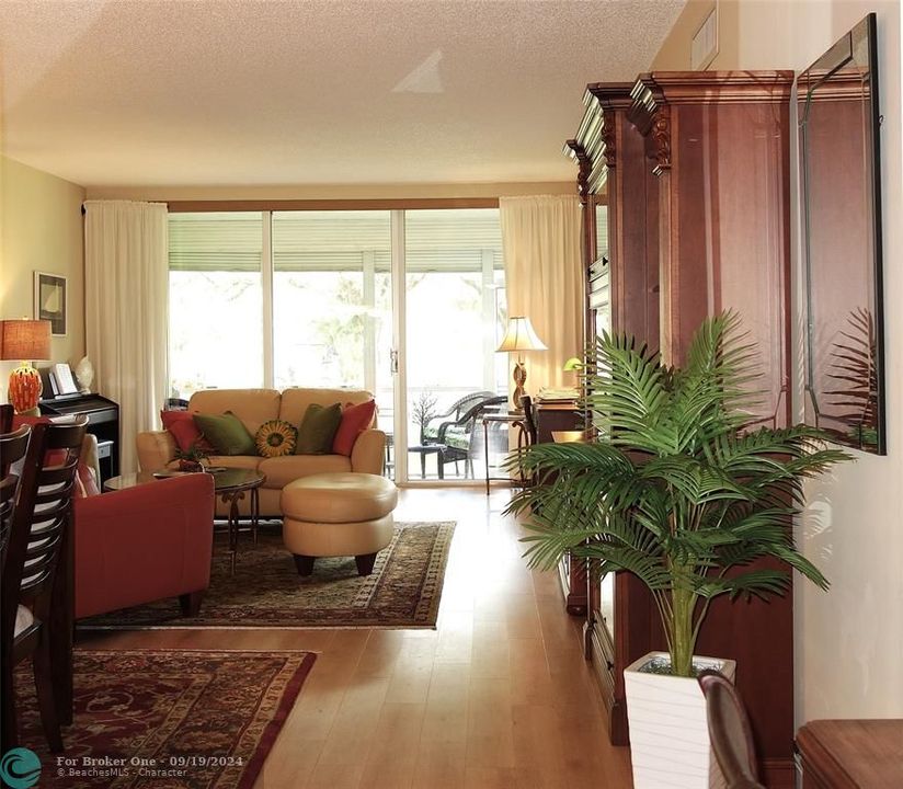 For Sale: $249,500 (2 beds, 2 baths, 1260 Square Feet)