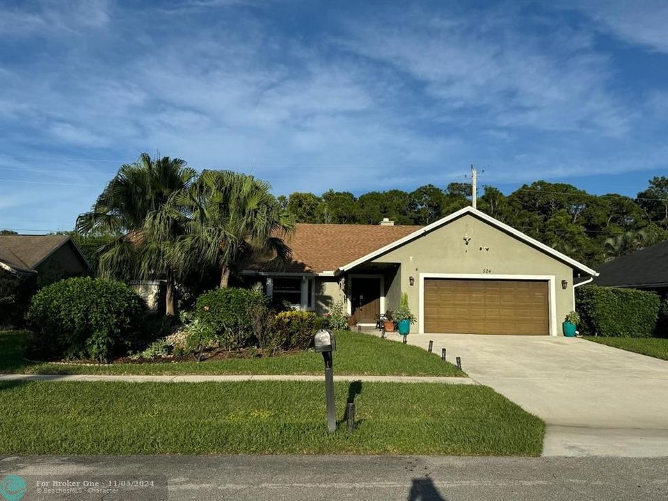 For Sale: $579,000 (3 beds, 2 baths, 2238 Square Feet)