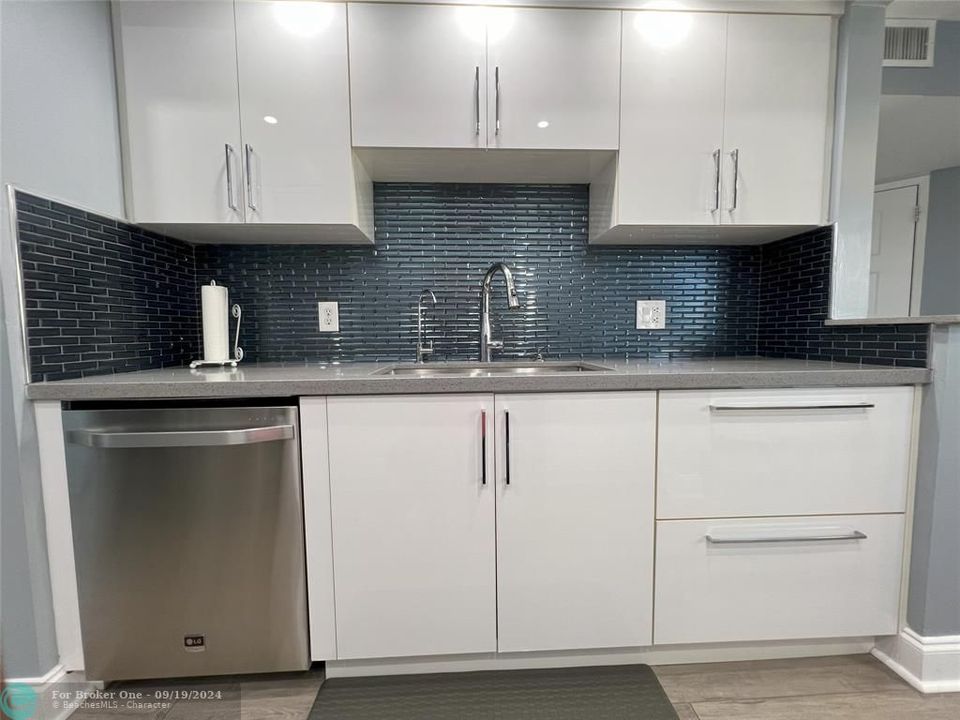 For Sale: $372,500 (2 beds, 2 baths, 1533 Square Feet)