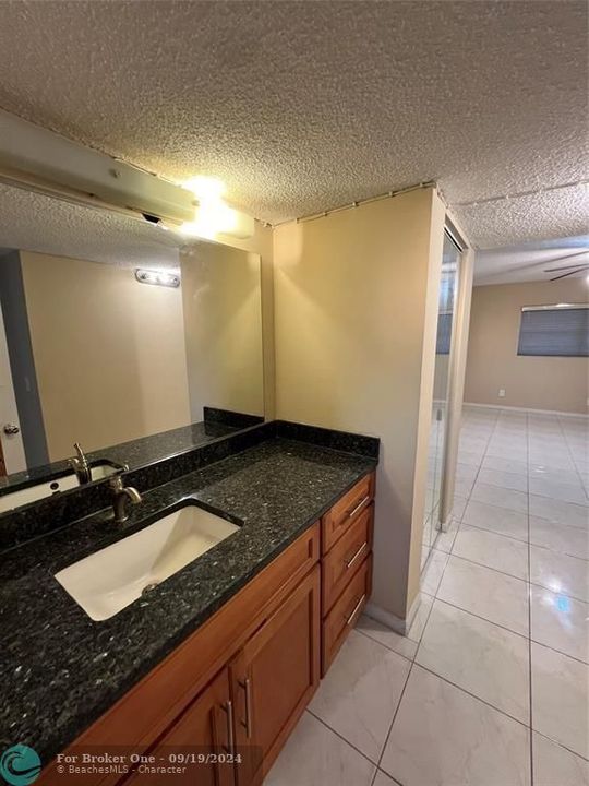 For Sale: $92,000 (1 beds, 1 baths, 728 Square Feet)