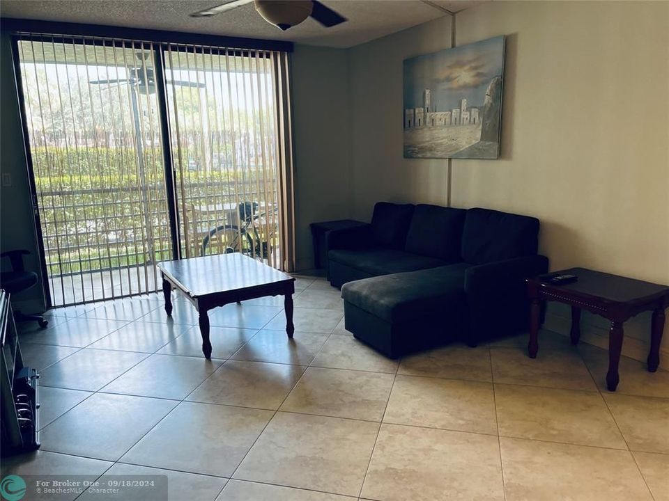 For Rent: $1,925 (2 beds, 2 baths, 1000 Square Feet)