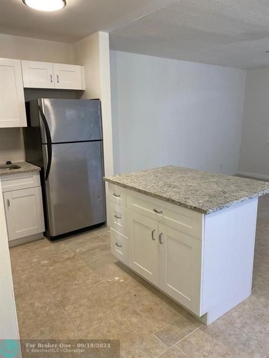 For Rent: $1,600 (1 beds, 1 baths, 633 Square Feet)