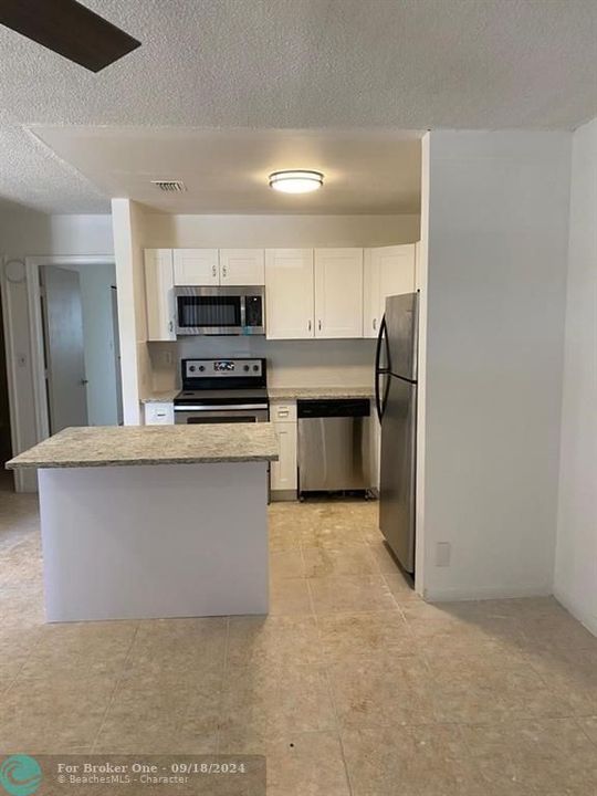 For Rent: $1,600 (1 beds, 1 baths, 633 Square Feet)