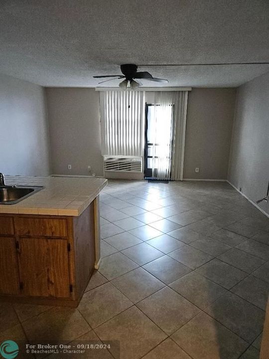 For Rent: $1,250 (1 beds, 1 baths, 468 Square Feet)