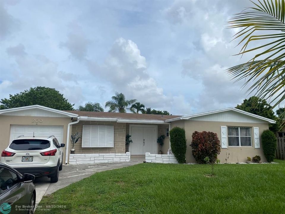 For Sale: $520,000 (3 beds, 2 baths, 1596 Square Feet)