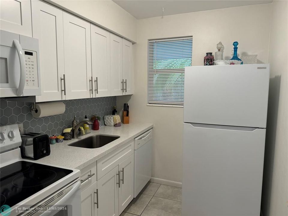 For Sale: $1,800 (1 beds, 1 baths, 0 Square Feet)