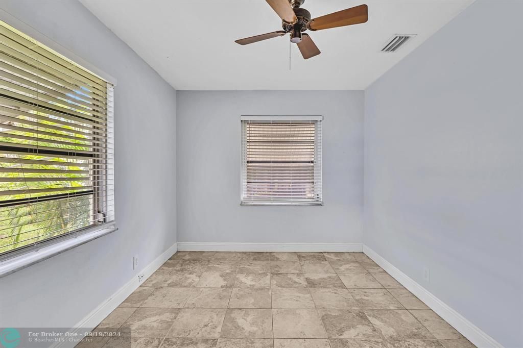 Active With Contract: $510,000 (2 beds, 1 baths, 942 Square Feet)